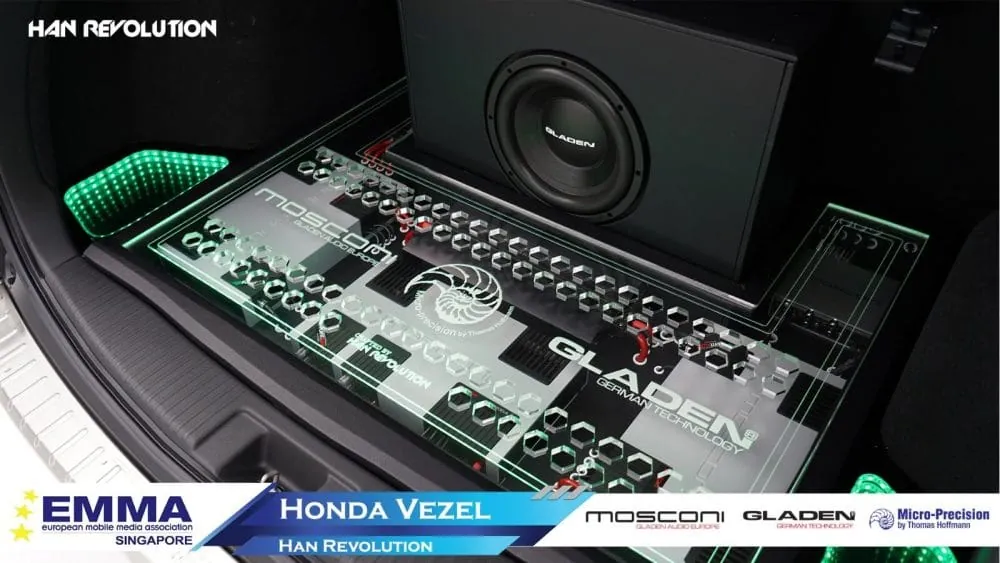Amplifier and processor rack with accent lighting in a Honda Vezel by Han Revolution