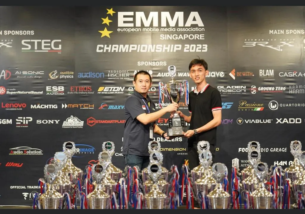Trophy presentation at the EMMA Singapore Championship 2023