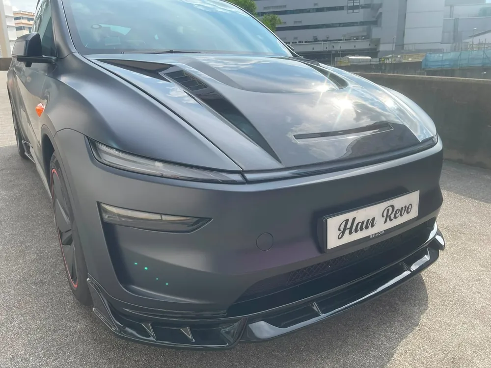 Three-quarter view of a matte grey Model Y Juniper with a Han Revolution carbon fibre bonnet
