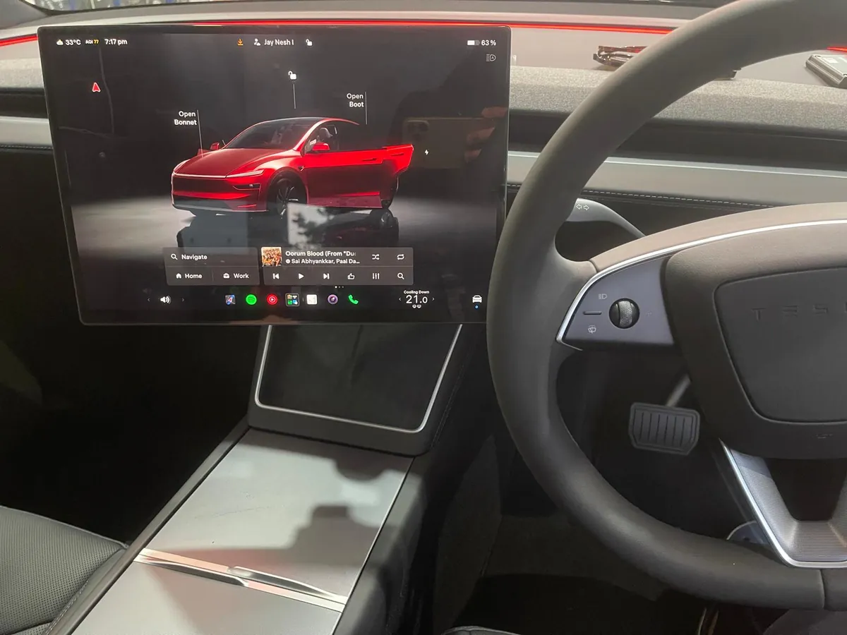 Tesla touchscreen swivelled toward the driver on a Han Revolution screen swivel kit